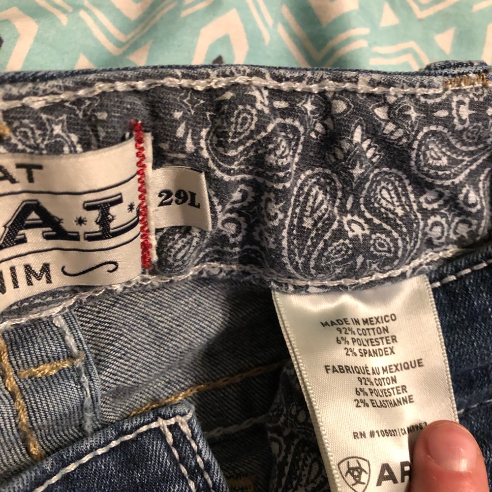These are ariat jeans 29L and in great condition!